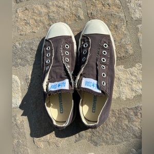 💜💜💜$3💜💜💜Converse shoes size 9